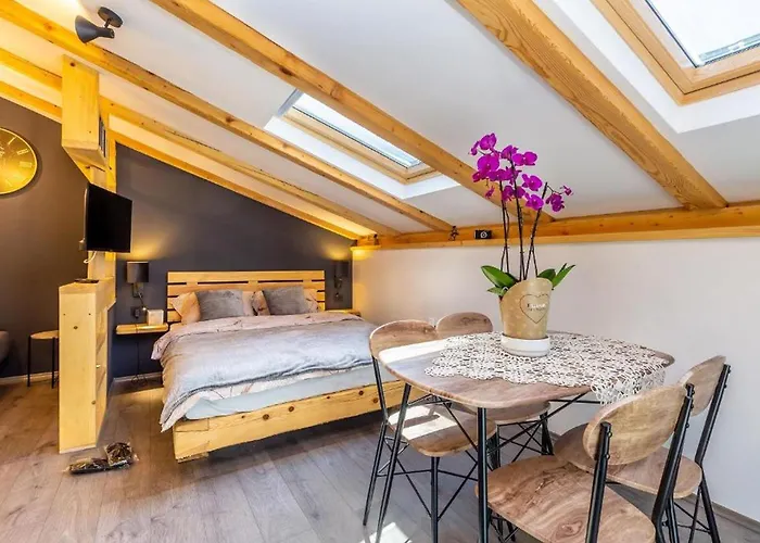 Eva Vintage Malinska