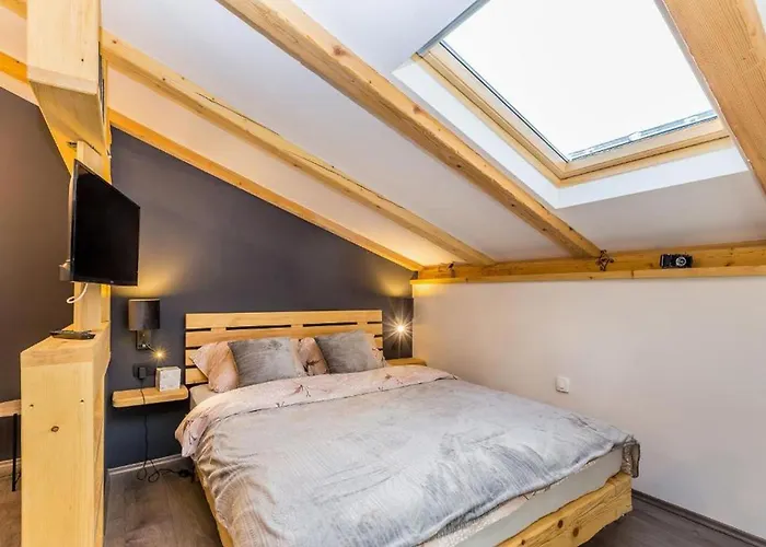 Eva Vintage Malinska